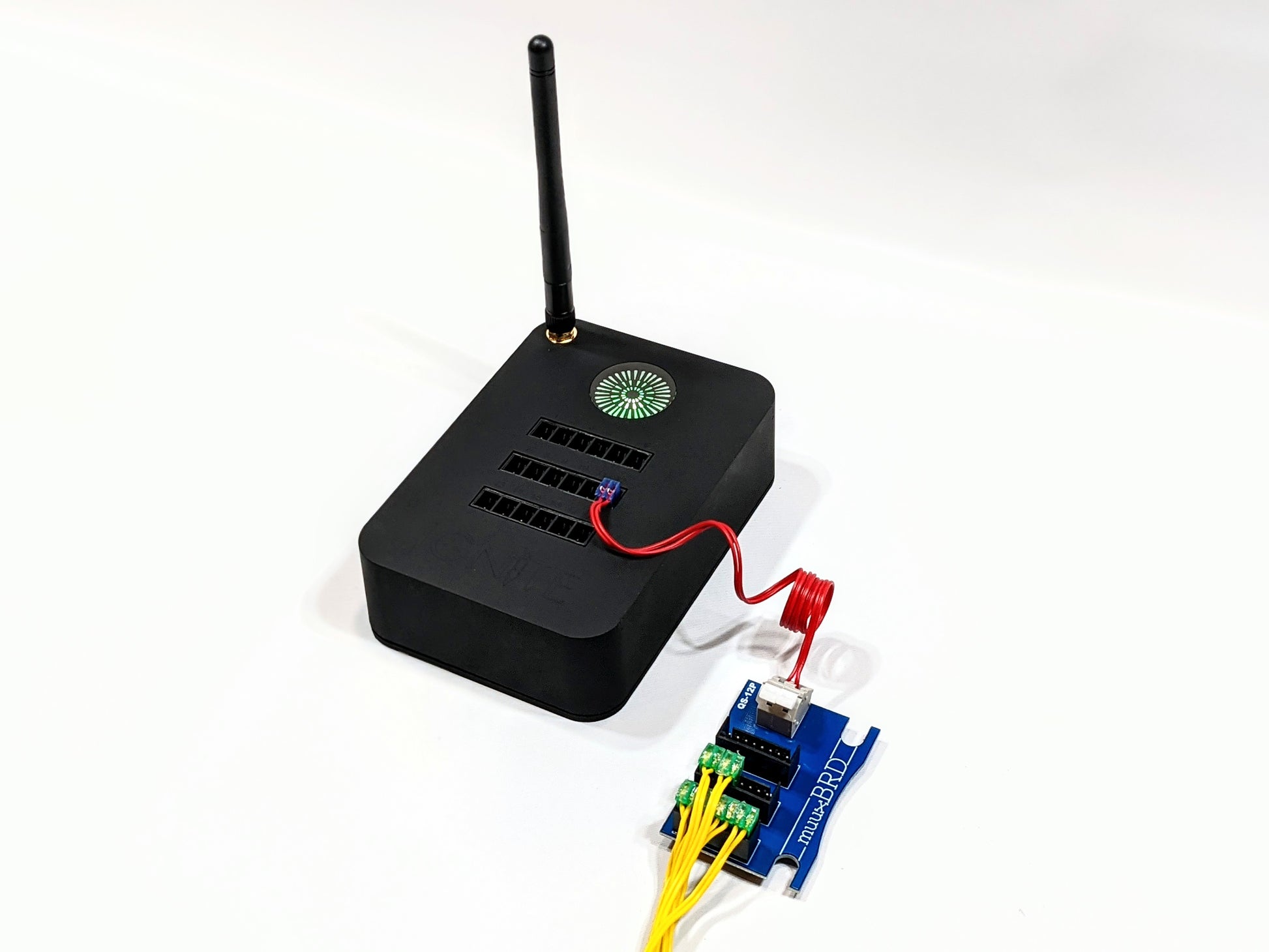 IGNITE i18 connected to a QuickSplit-12P breakout board, and several MJG ematches wired in parallel